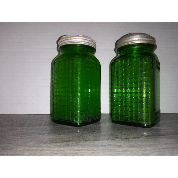 Owens Illinois 4.5" Green Depression Glass Shaker Canisters - 1930s waffle - Picture 2 of 5